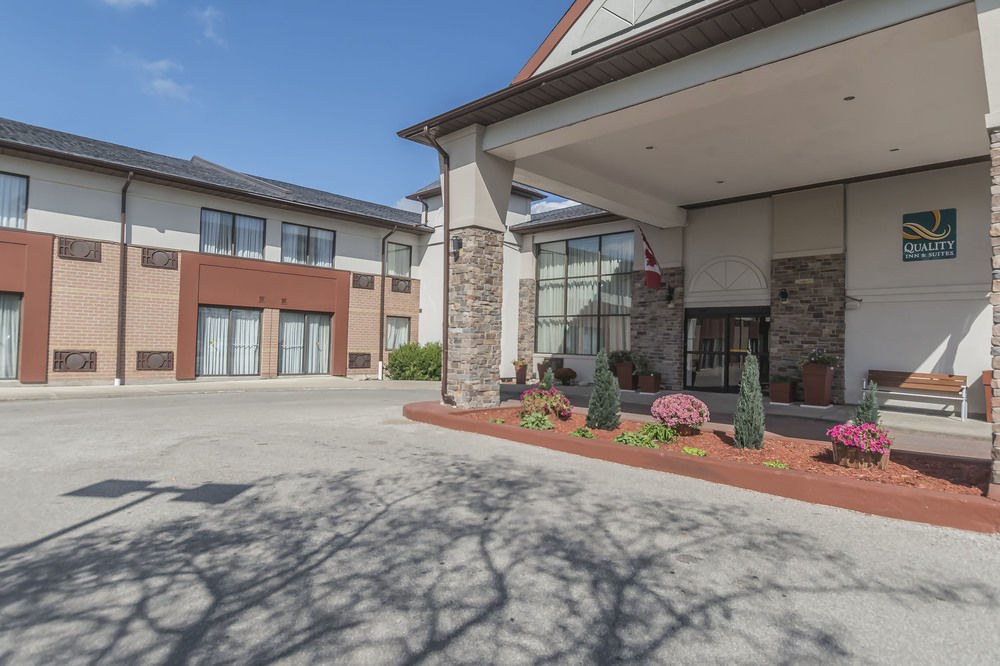 QUALITY INN & SUITES photo 1