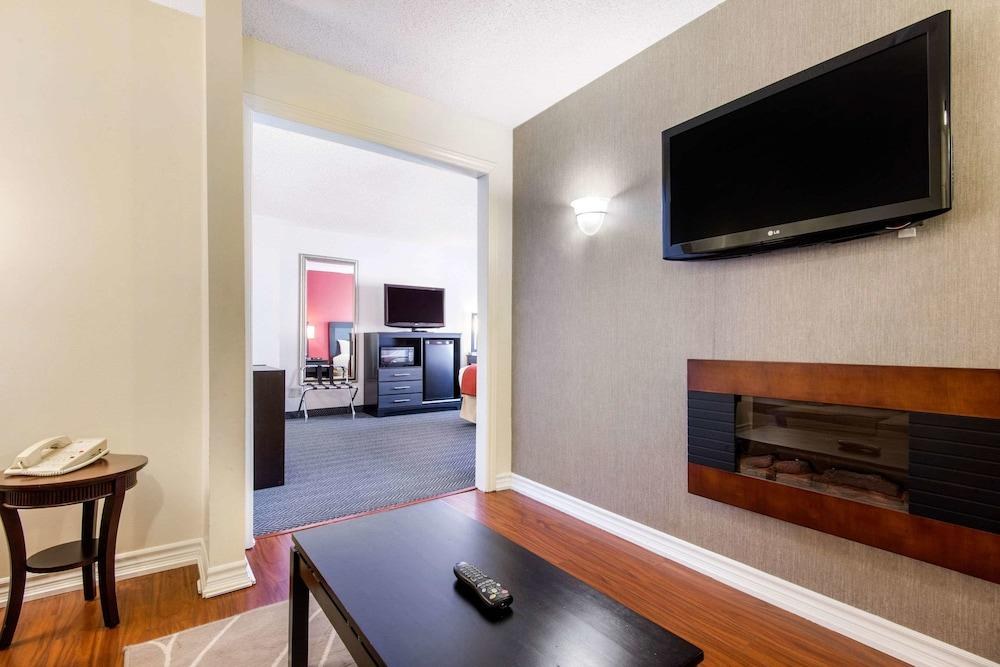 QUALITY INN & SUITES photo 3