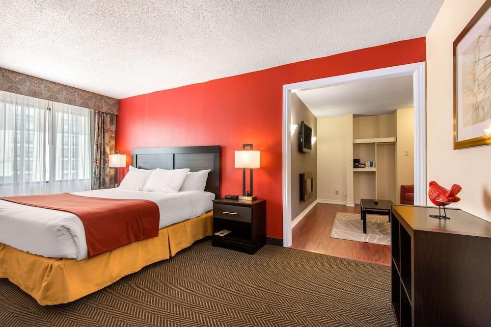 QUALITY INN & SUITES photo 4