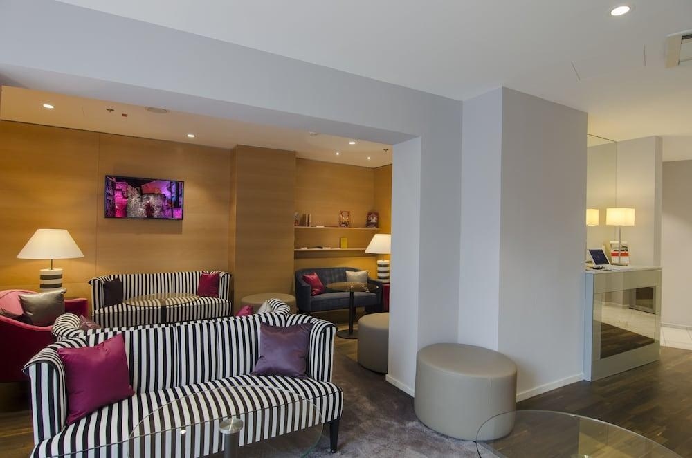 Holiday Inn City photo 3