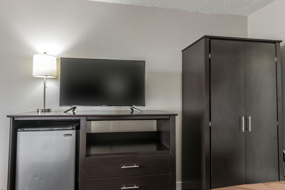 QUALITY INN SUITES KISSIMMEE BY THE LAKE photo 1
