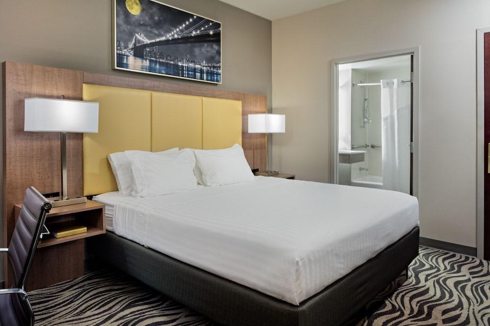 HOLIDAY INN EXPRESS BROOKLYN photo 2