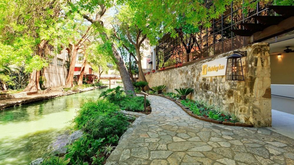 HOLIDAY INN RIVERWALK photo 2