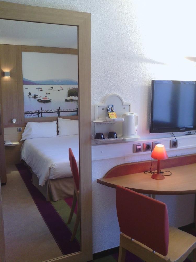 Ibis Styles Annecy Gare Centre photo 2