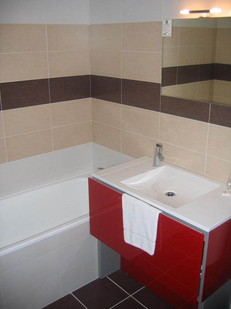 Ibis Styles Annecy Gare Centre photo 4