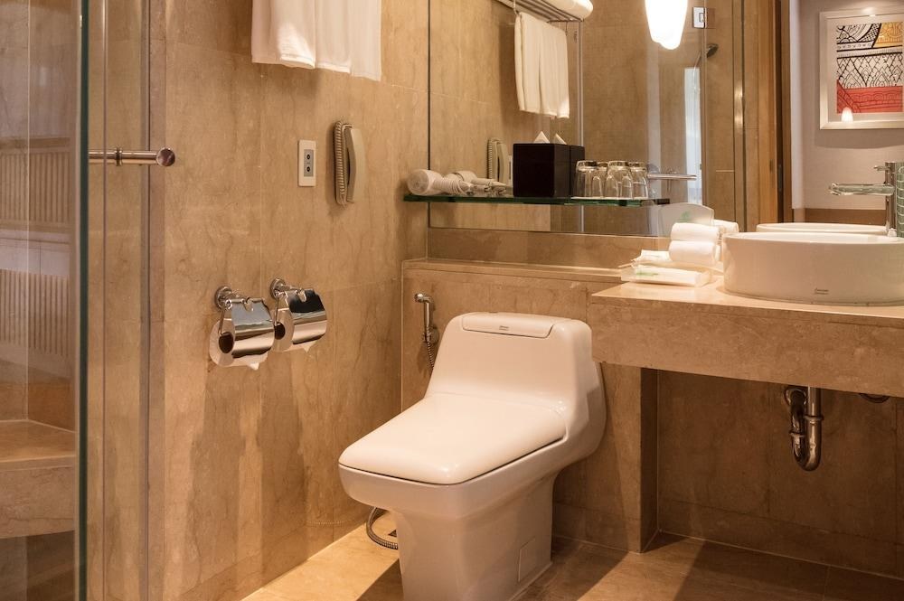 Holiday Inn Bangkok photo 3