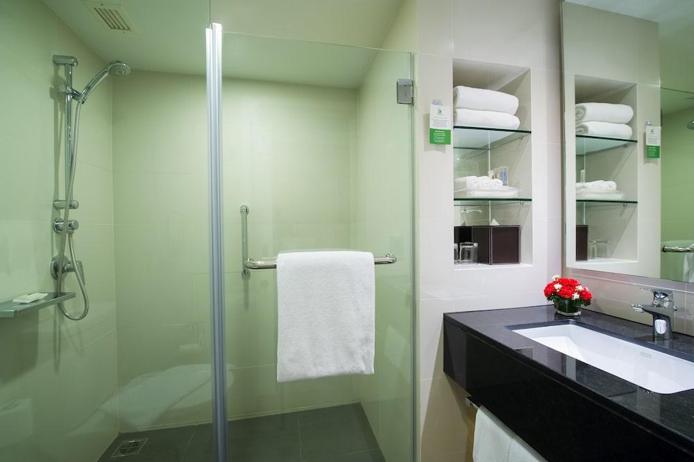 Holiday Inn Silom photo 4