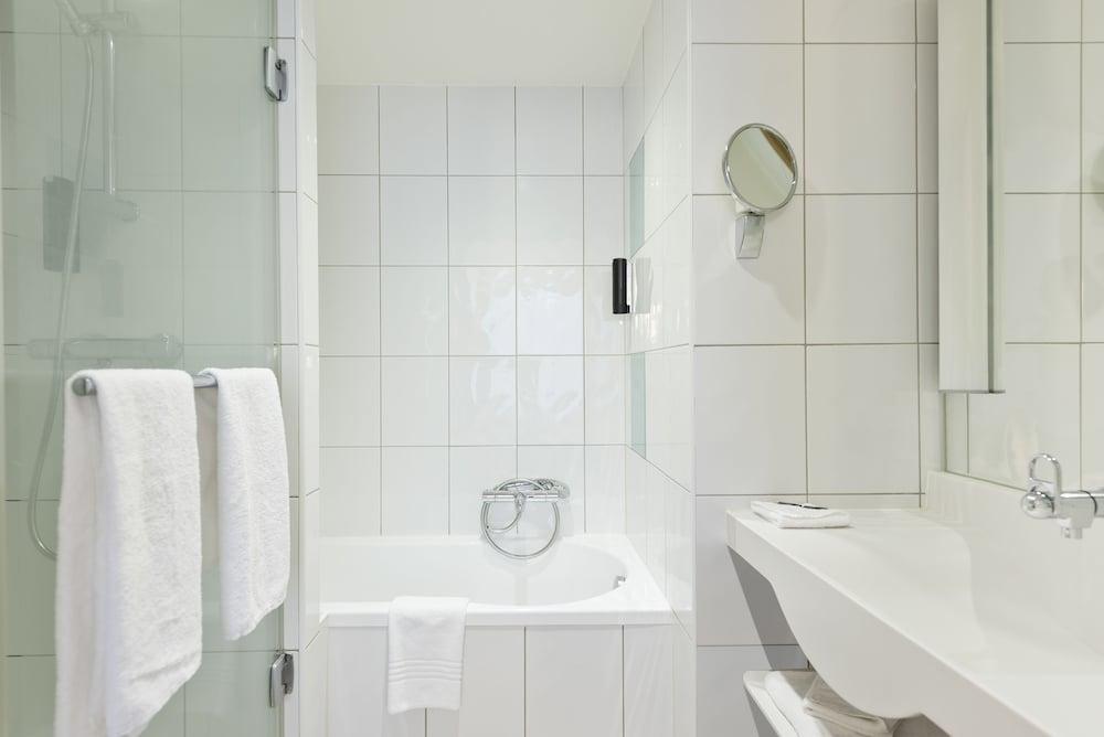 NOVOTEL GENEVE CENTRE photo 4