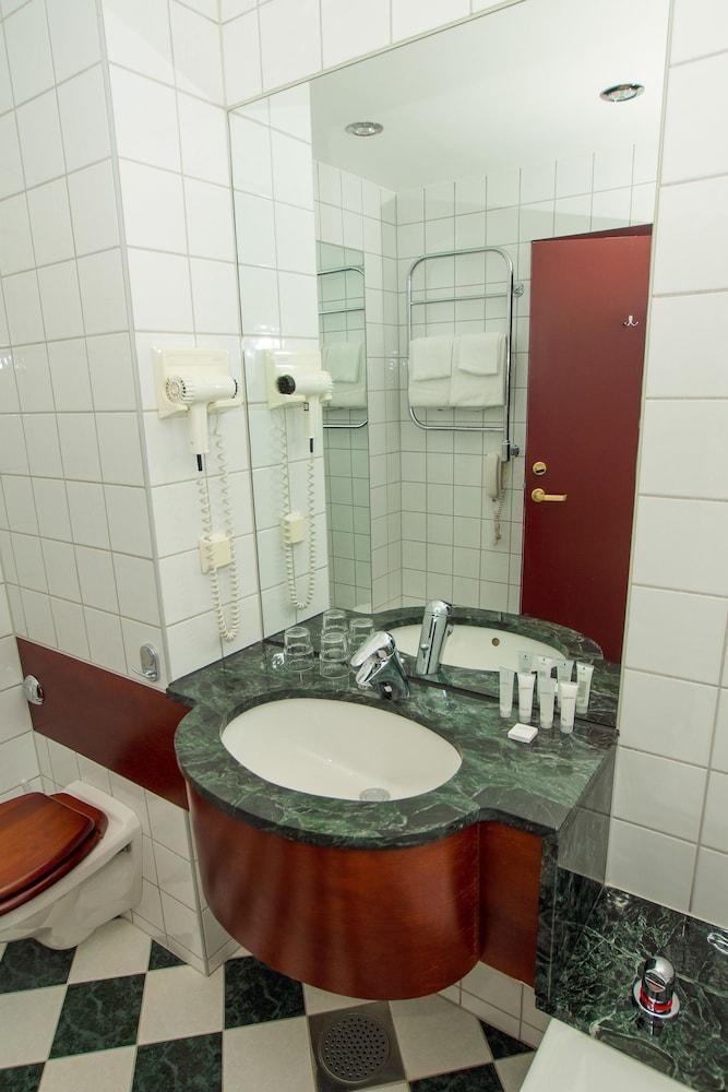 Home Hotel Bryggen photo 4