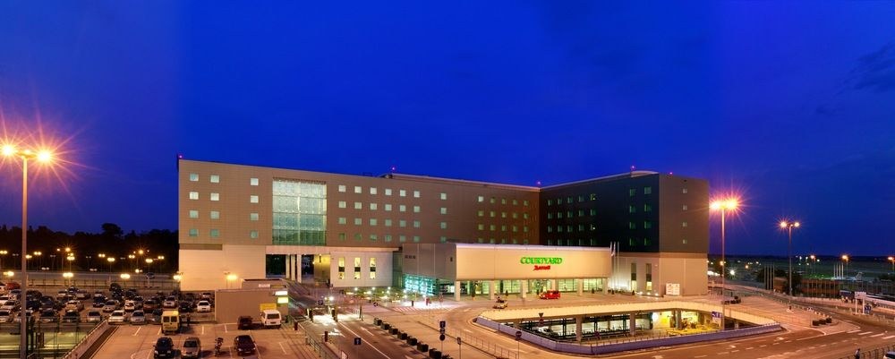 COURTYARD WARSAW AIRPORT photo 2