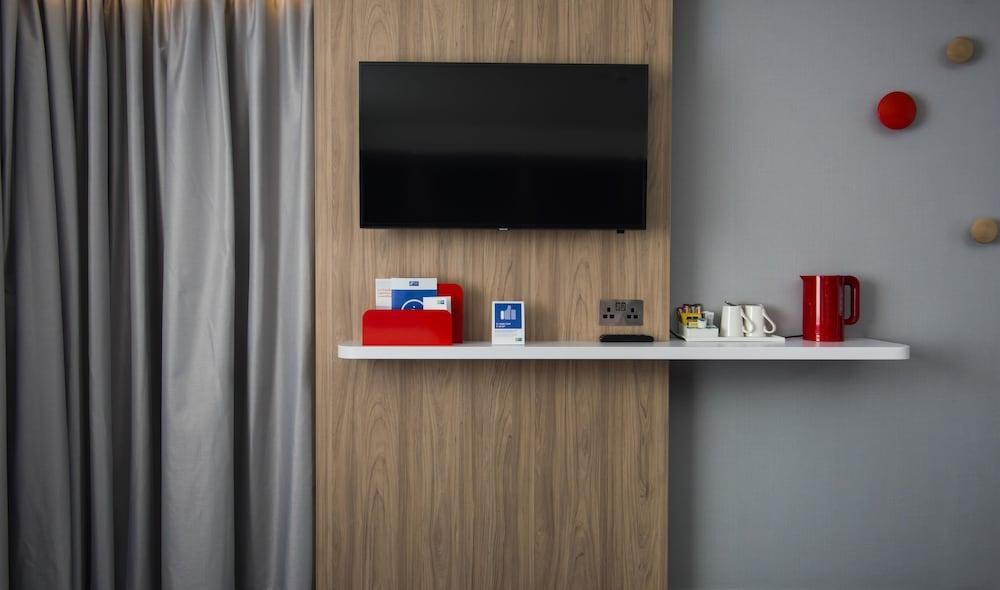 Holiday Inn Express London Hammersmith photo 3