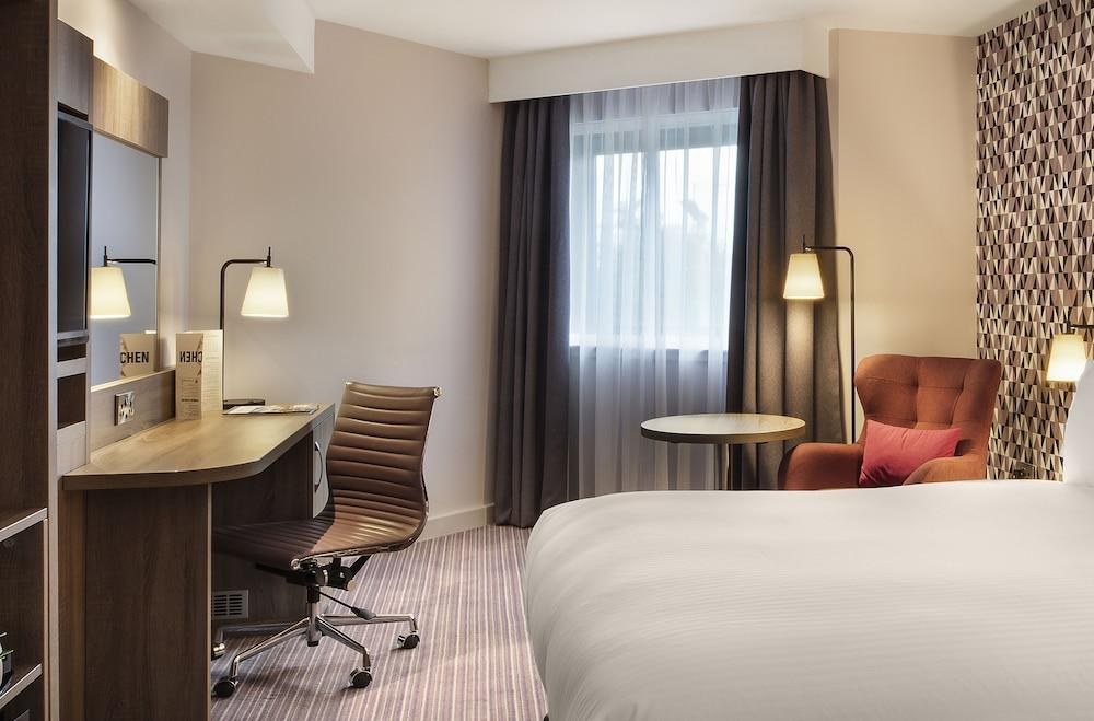 LEONARDO HOTEL LONDON HEATHROW AIRPORT photo 3