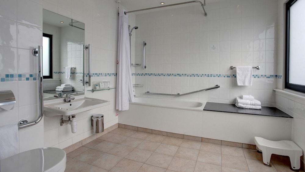 HOLIDAY INN EDINBURGH CITY WEST photo 4