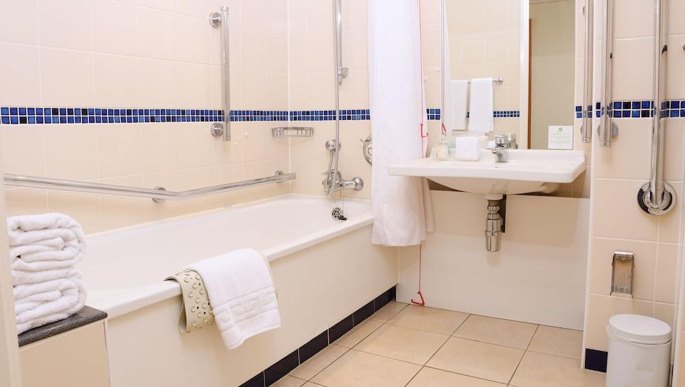 HOLIDAY INN BRENT CROSS photo 4