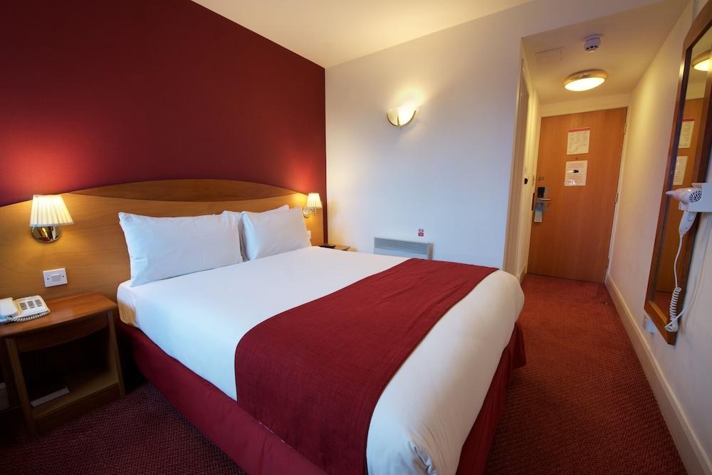 WATERLOO HUB HOTEL SUITES photo 2