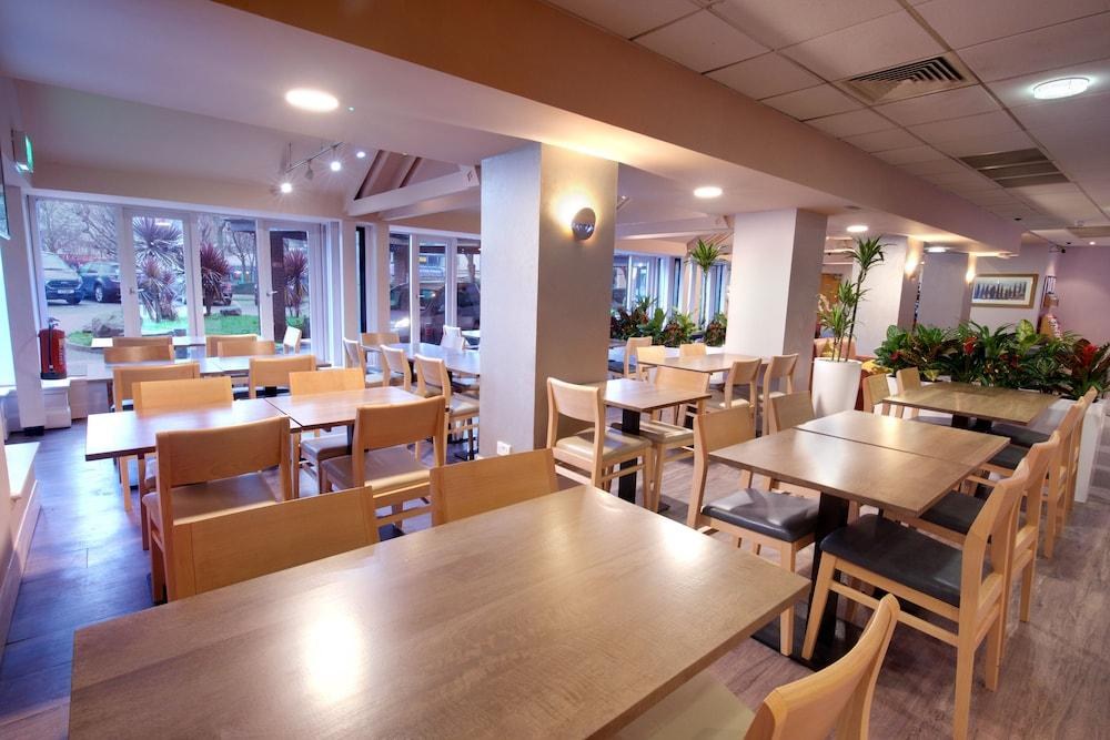 WATERLOO HUB HOTEL SUITES photo 3