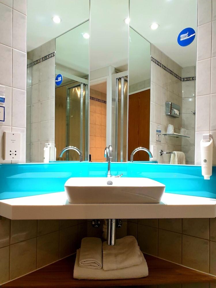 HOLIDAY INN EXPRESS LONDON STRATFORD photo 3