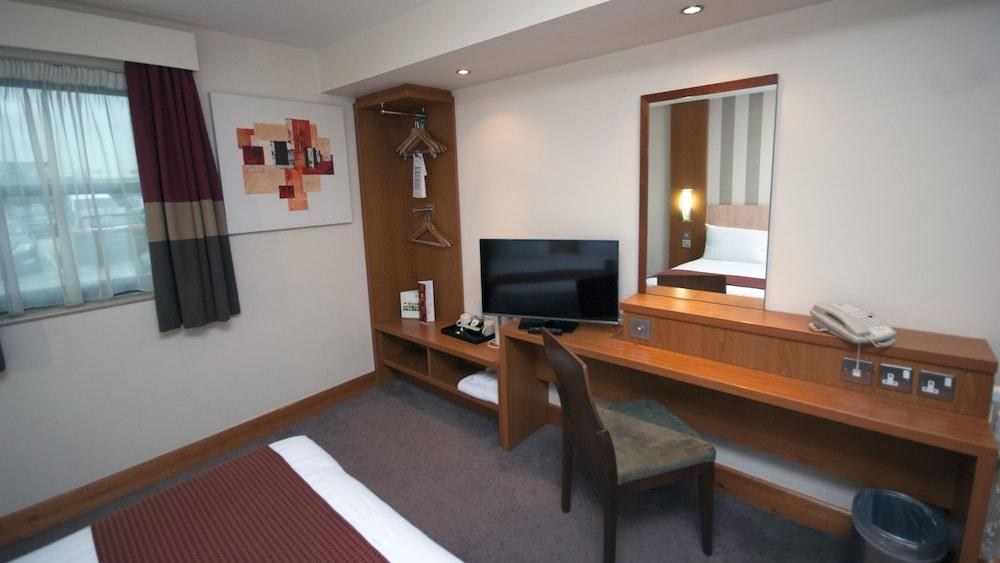 HOLIDAY INN CENTRAL PARK photo 4