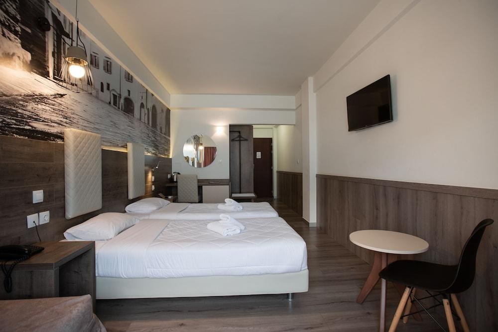 METROPOLITAN HOTEL photo 2