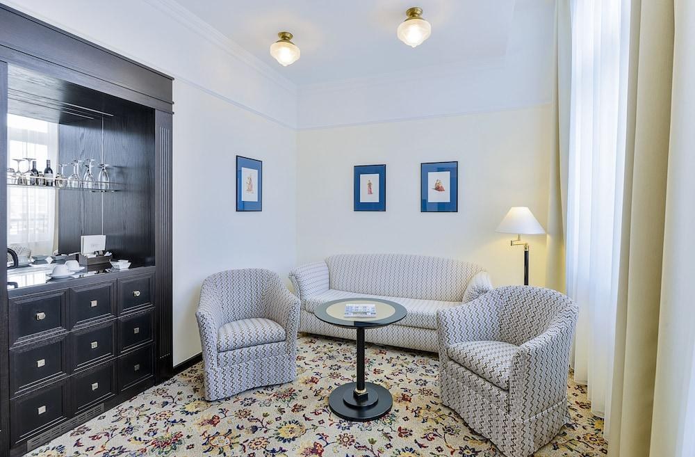 Hotel Savoy photo 2