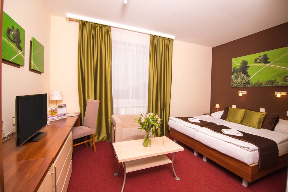HOTEL COLOR