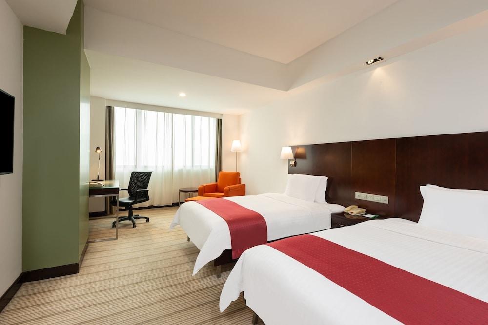 HOLIDAY INN VISTA photo 3