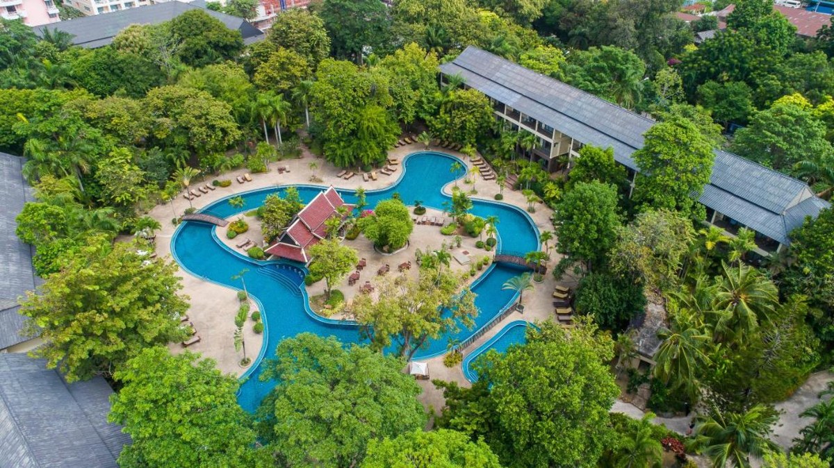 THE GREEN PARK RESORT photo 2