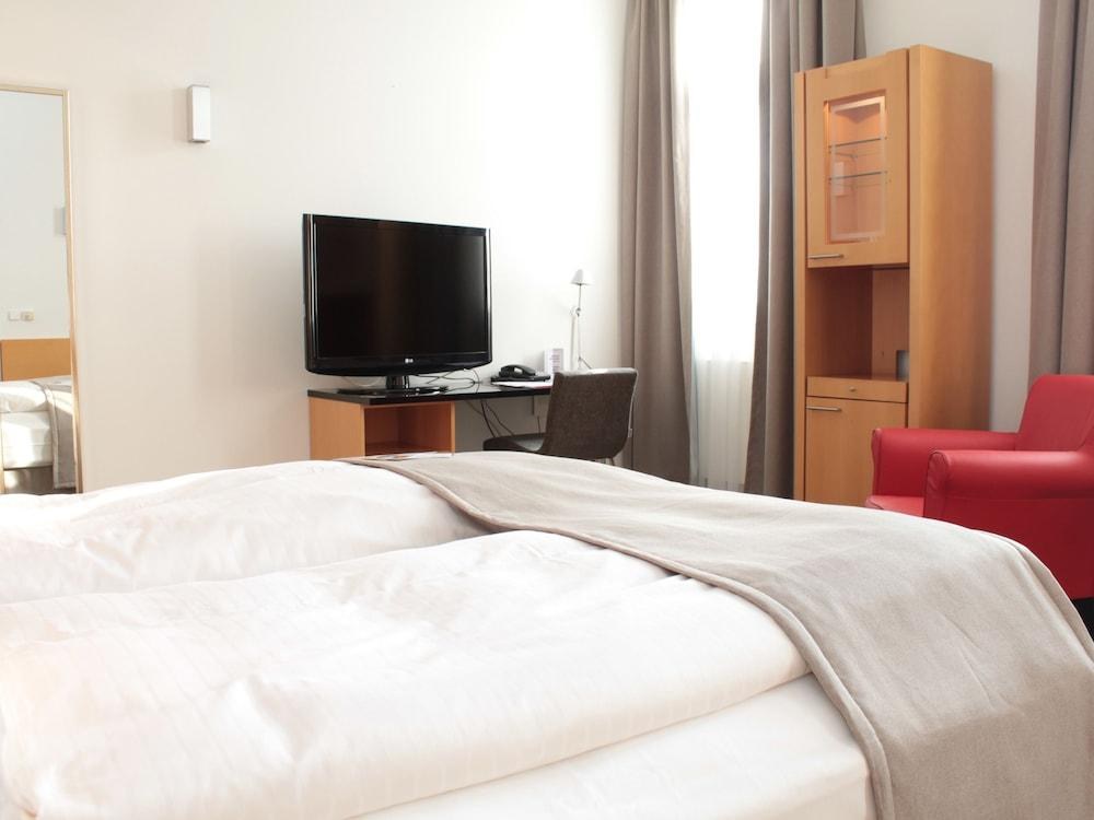 DORMERO HOTEL DRESDEN CITY photo 2