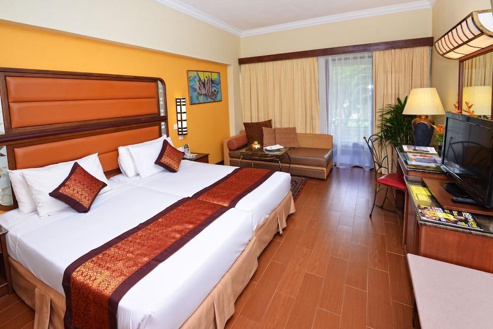 HOLIDAY VILLA BEACH RST photo 2