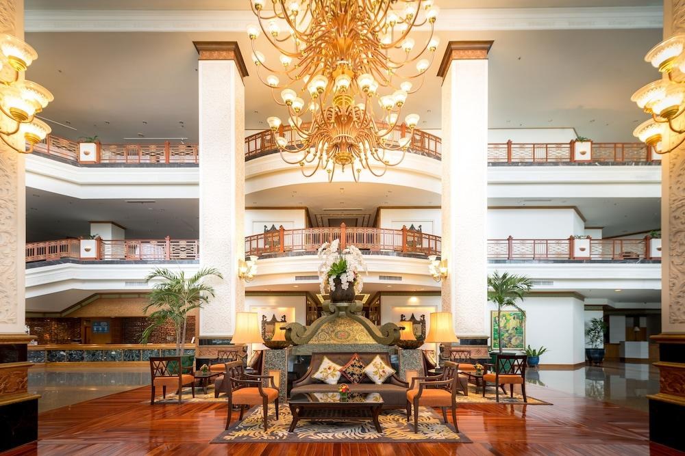 ROYAL CLIFF GRAND photo 3