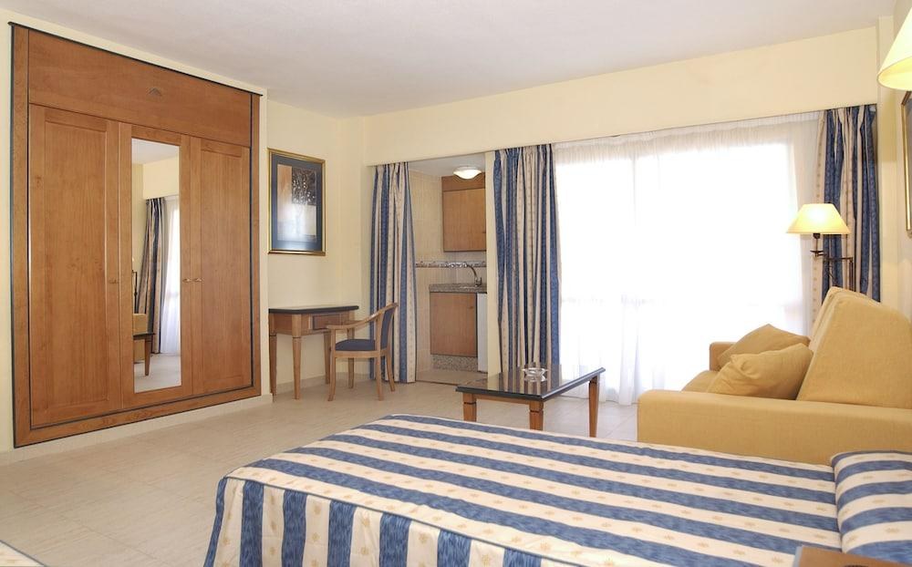 HOTEL PYR FUENGIROLA photo 3