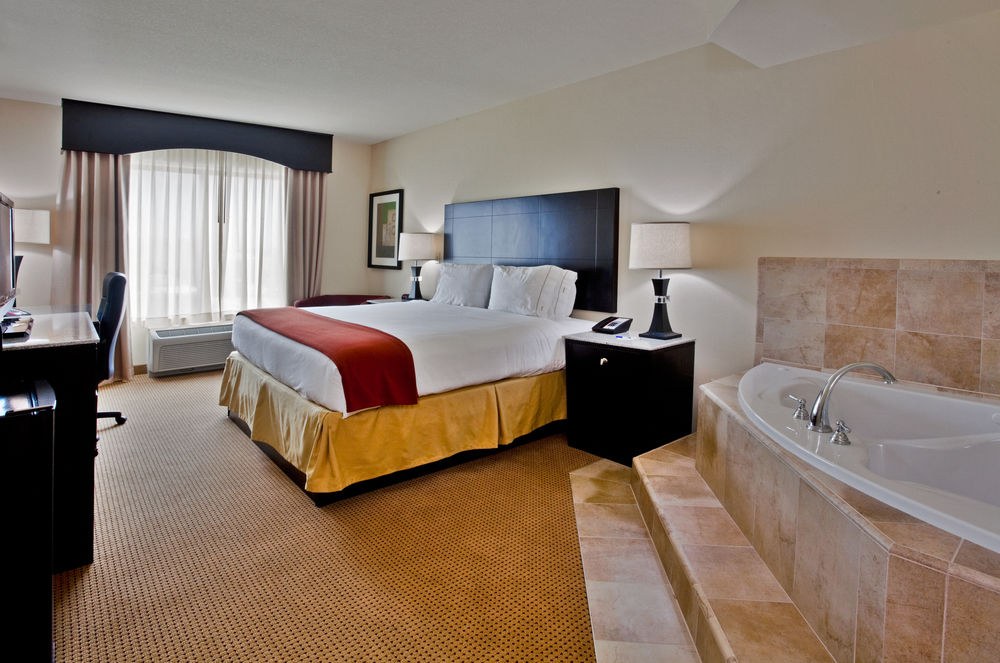 HOLIDAY INN EXPRESS & SUITES INTERNATIONAL DRIVE