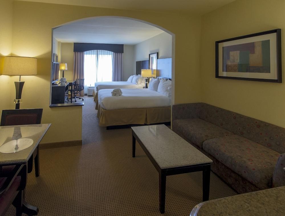 HOLIDAY INN EXPRESS & SUITES INTERNATIONAL DRIVE photo 2