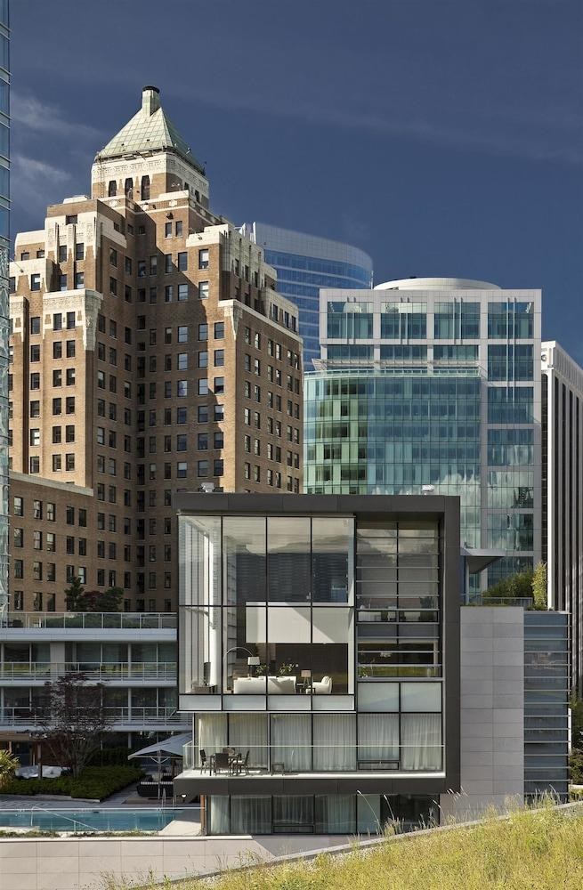 FAIRMONT PACIFIC RIM photo 3