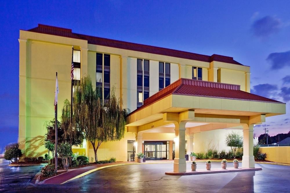 LA QUINTA INN & SUITES MEMPHIS AIRPORT - GRACELAND