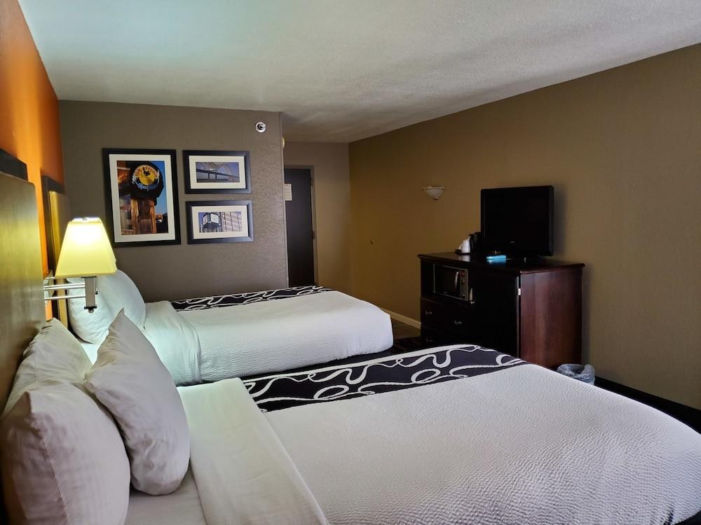 LA QUINTA INN & SUITES MEMPHIS AIRPORT - GRACELAND photo 2