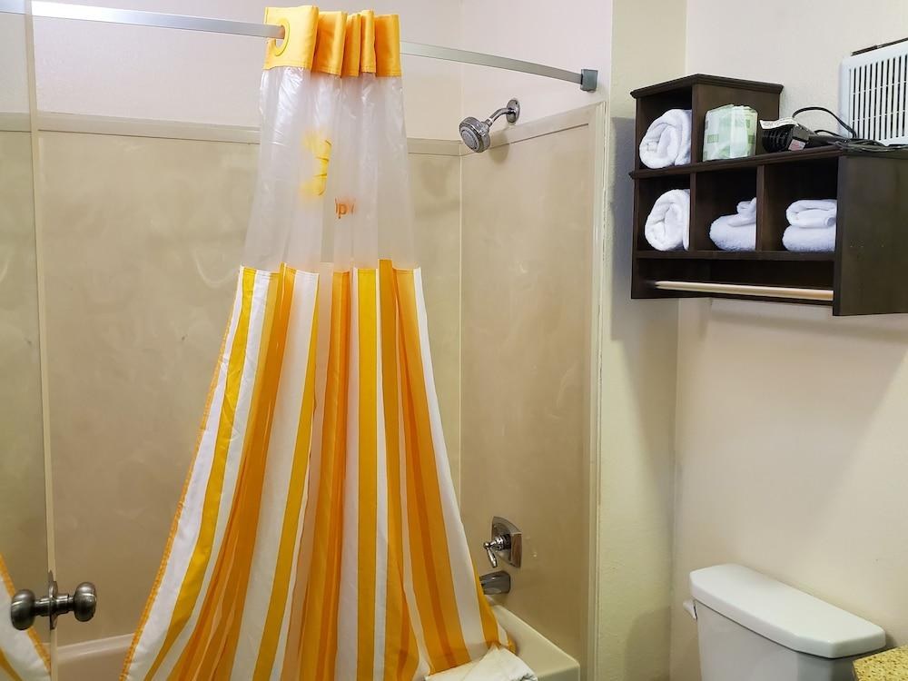 LA QUINTA INN & SUITES MEMPHIS AIRPORT - GRACELAND photo 4