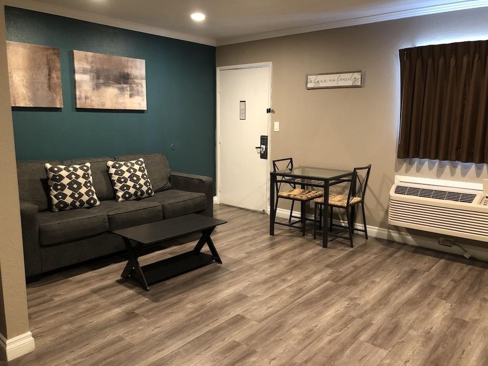 ANAHEIM EXECUTIVE INN & SUITES photo 2
