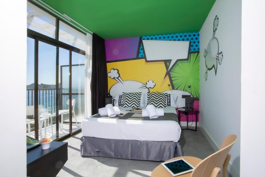 CASUAL POP ART BENIDORM photo 3