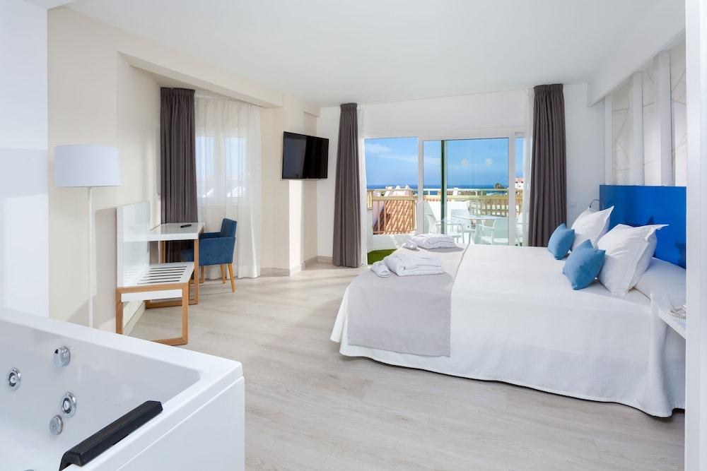 PLAYAOLID SUITES & APARTMENTS photo 1