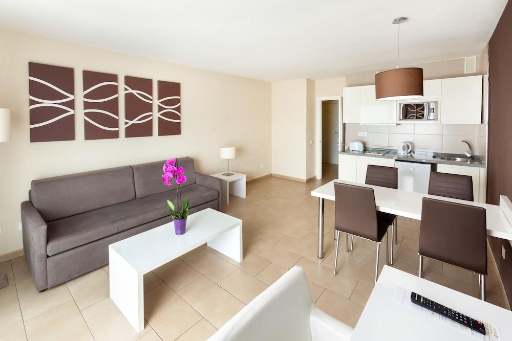PLAYAOLID SUITES & APARTMENTS photo 2