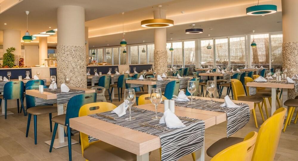 HOVIMA La Pinta Beachfront Family Hotel photo 4