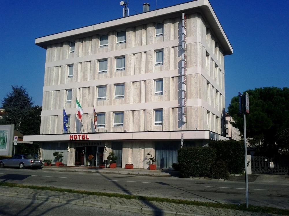HOTEL PRESIDENT photo 4