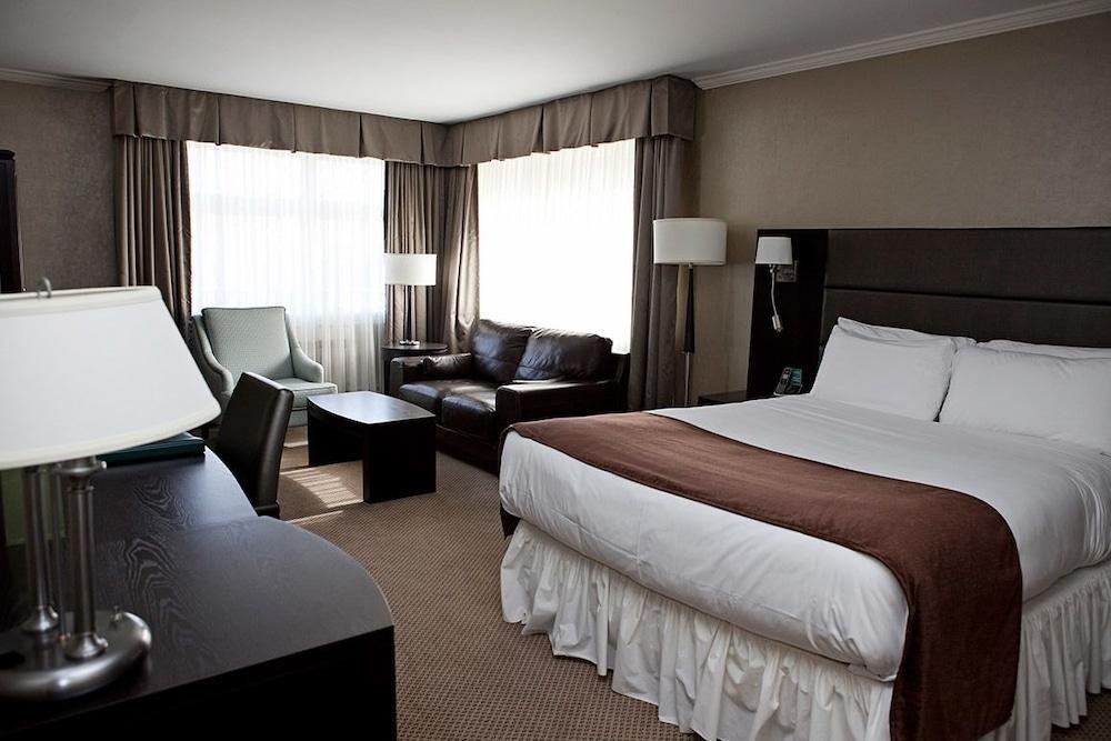 THE HOTEL ON POWNAL photo 2