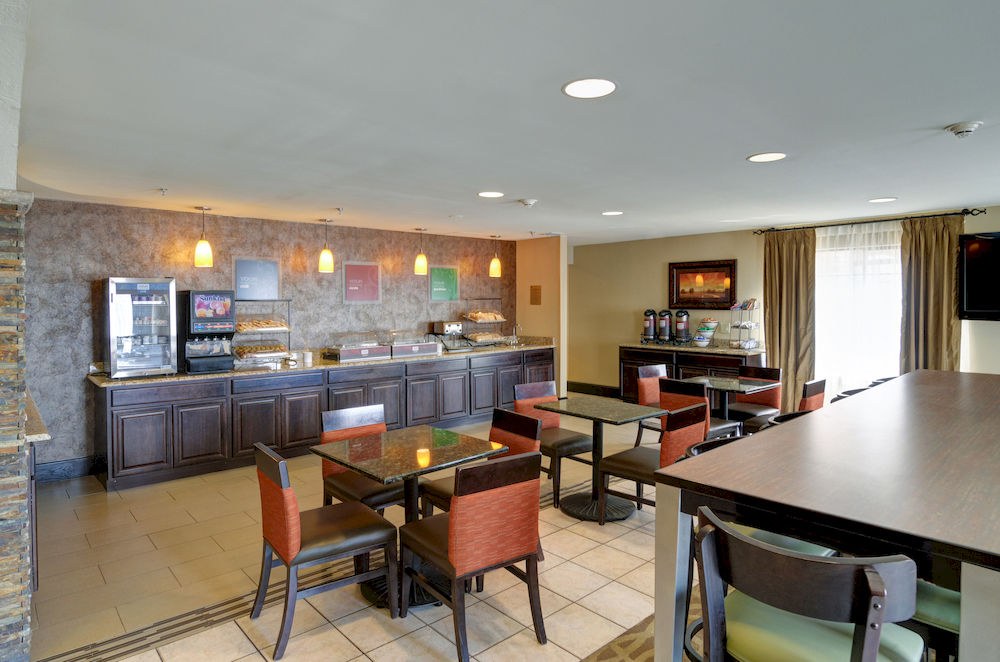 COMFORT INN & SUITES photo 1