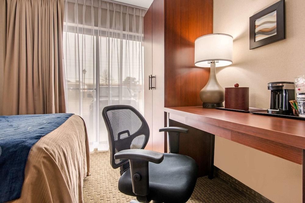 COMFORT INN AIRPORT WEST photo 2