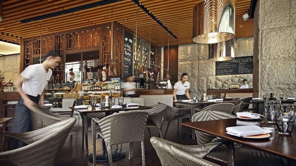 INTERCONTINENTAL ASIANA SAIGON photo 2