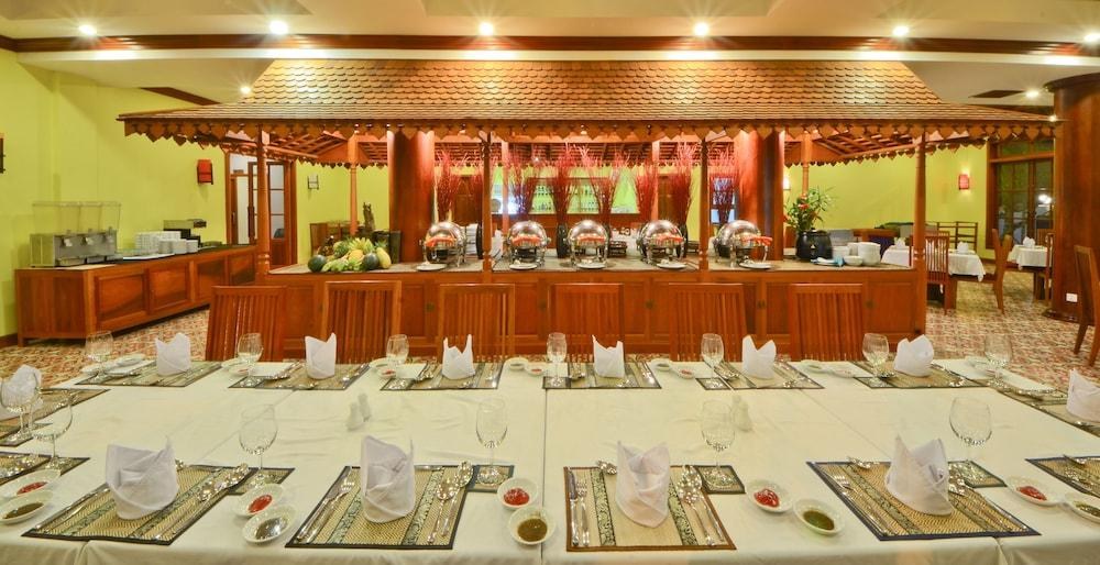 Royal Crown Hotel and Spa photo 2