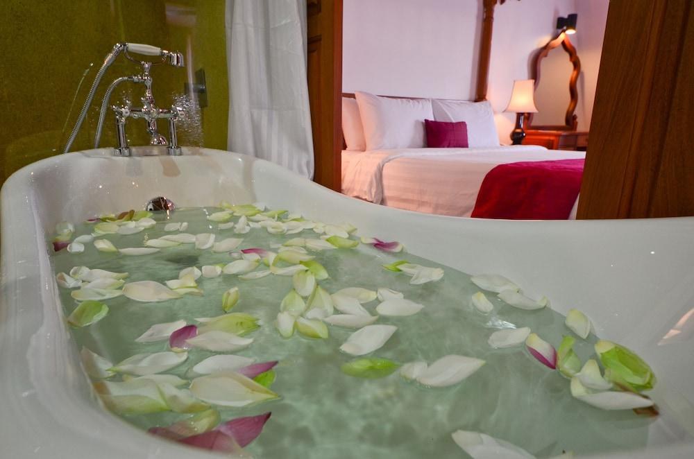 Royal Crown Hotel and Spa photo 4