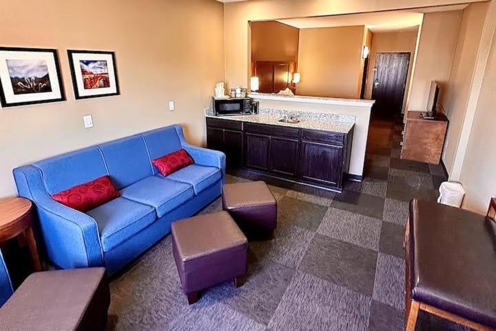 Baymont by Wyndham Phoenix North photo 2